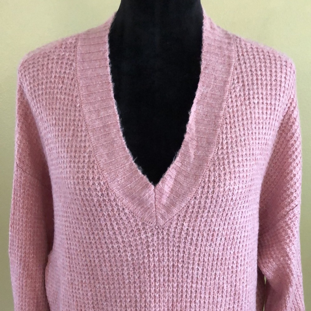🔥NWT🔥 American Eagle Outfitters Women’s Oversized V-Neck Sweater